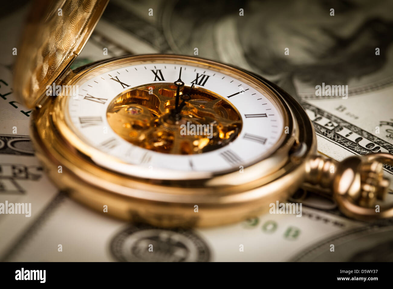 Pocket Watch time money concetto full frame closeup Foto Stock