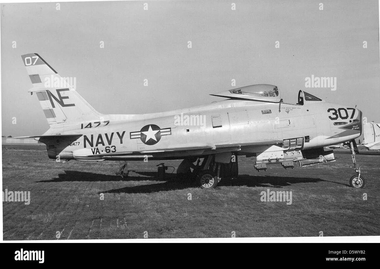 North American FJ-4B (AF-1E) 'furia' di VF-63 su NAS Oakland, CA. Foto Stock