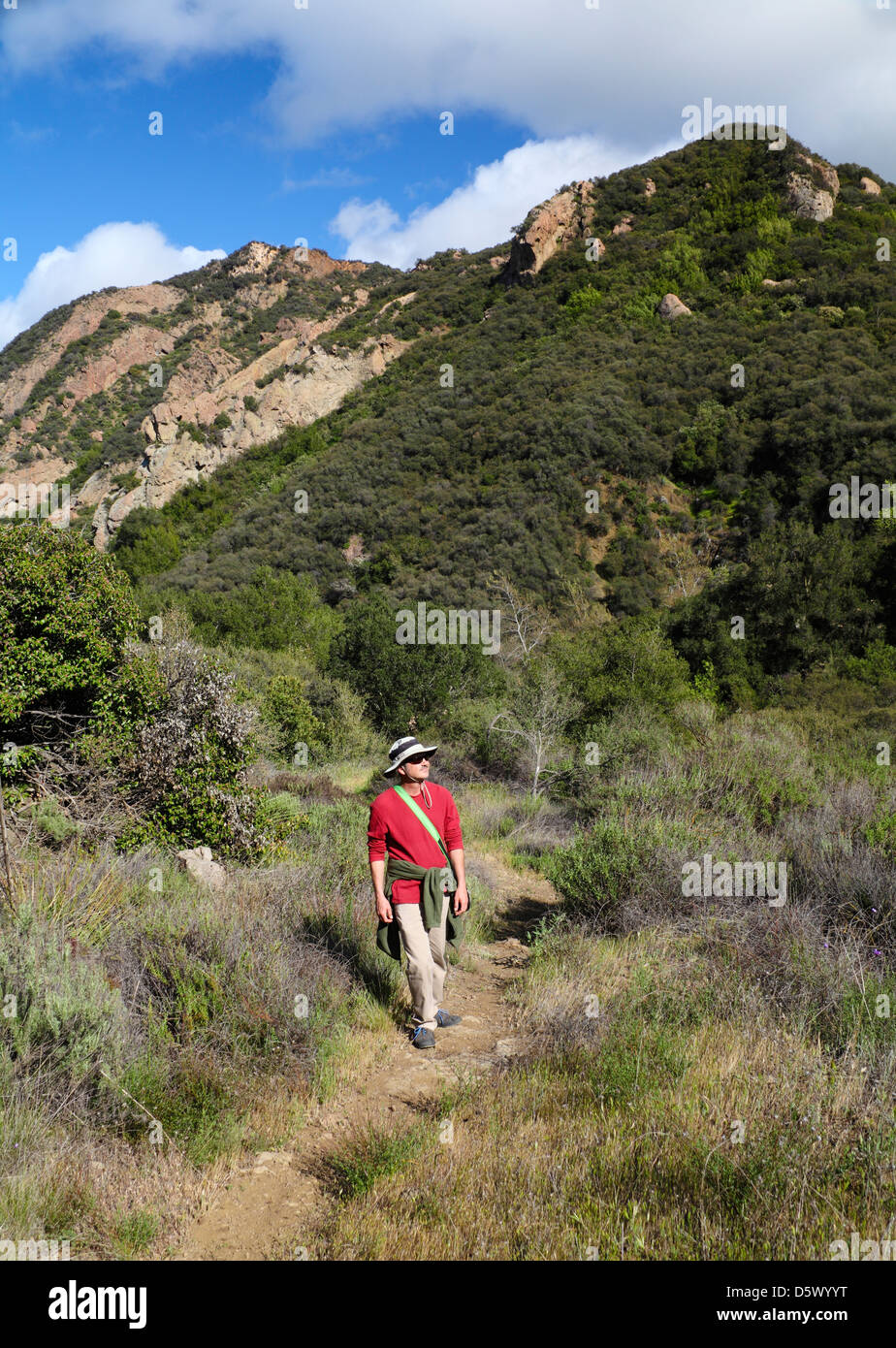 Escursionista sulla cabina perso Trail a Malibu Creek State Park Foto Stock