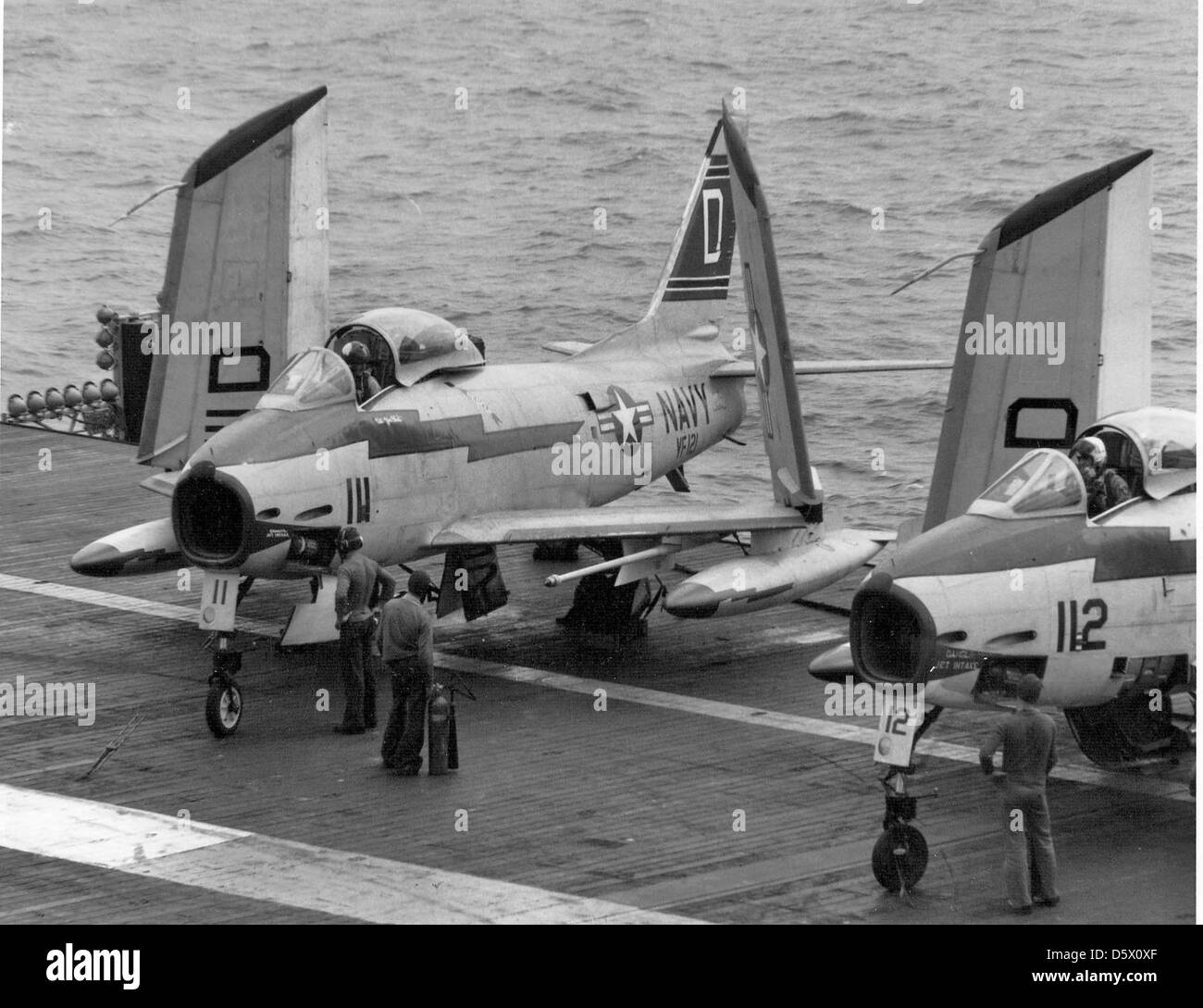 Il North American FJ-3M 'Fury' era un caccia basato sulle portaerei utilizzato dalla Marina degli Stati Uniti. Questa versione era di stanza a bordo della USS Lexington (CVA-16) e servì durante le operazioni nel Pacifico occidentale. Foto Stock