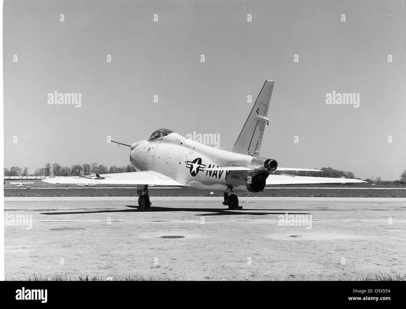 Il prototipo nordamericano FJ-4F Fury fu sviluppato come caccia da trasporto per la Marina degli Stati Uniti. Era una versione migliorata del precedente FJ-3 e progettata per operazioni navali ad alte prestazioni. Foto Stock