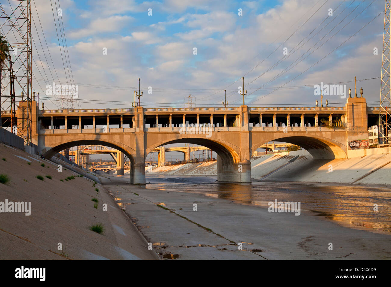 Settima Strada Ponte sopra il fiume di Los Angeles, il centro cittadino di Los Angeles, California, Stati Uniti d'America Foto Stock