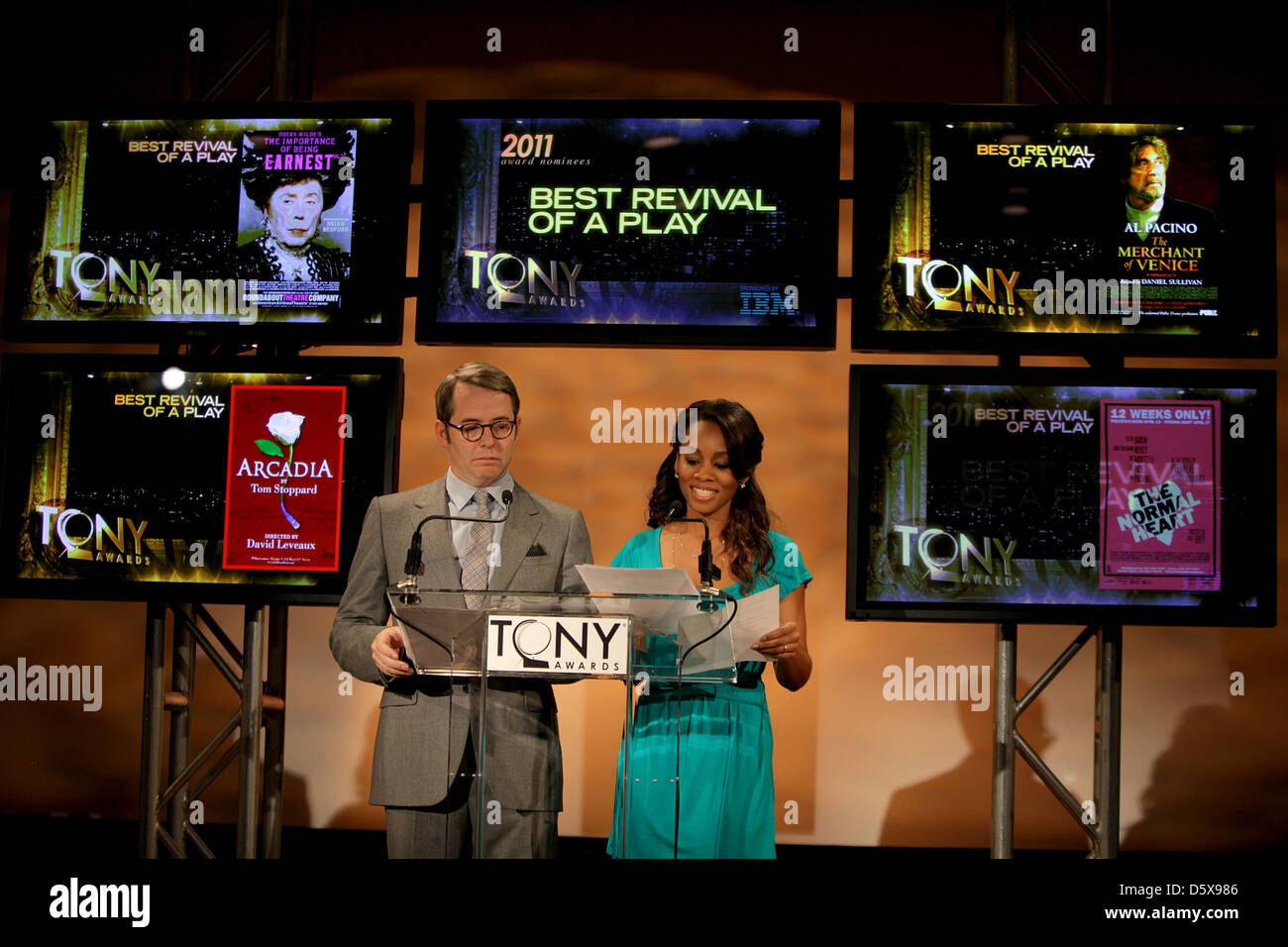 Matthew Broderick e Anika Noni Rose annunciare le nomination durante la " sessantacinquesimo annuale di Tony Awards candidature annuncio " Foto Stock