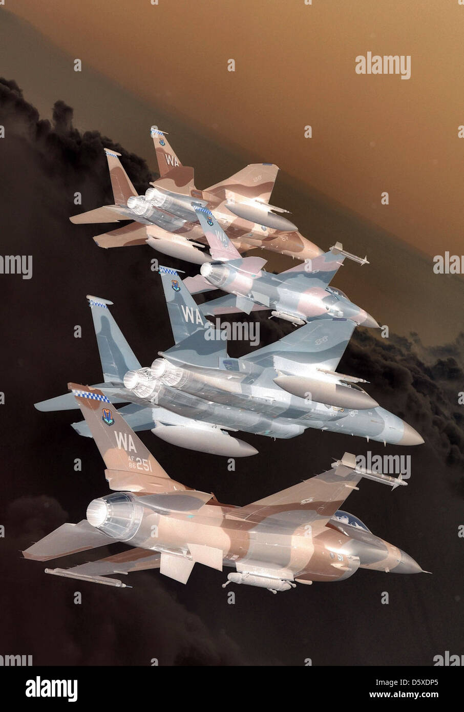 Un volo di formazione di 'Aggressor' McDonnell Douglas F-15 'Eagles' e General Dynamics F-16 'Fighting Falcons' nel Nevada test and Training Ranges il 5 giugno 2008. I jet, assegnati al 64th e al 65th 'Aggressor Squadrons' presso la Nellis Air Force base, simulano gli aerei nemici per esercitazioni. Foto Stock