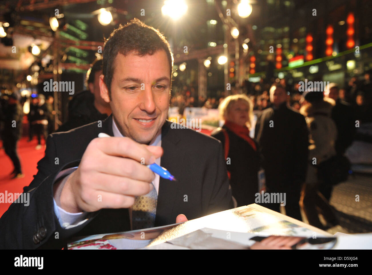 Adam Sandler in tedesco premiere di 'Meine erfundene Frau' ('basta andare con esso') in corrispondenza del CineStar Potsdamer Platz movie theater. Foto Stock