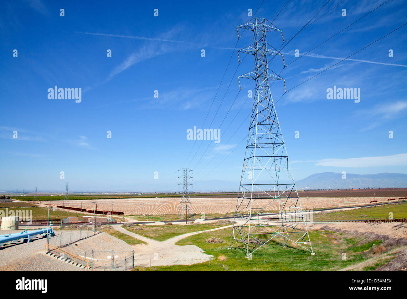 Le linee di alimentazione, San Joaquin Valley, Kern County, California , Stati Uniti Foto Stock