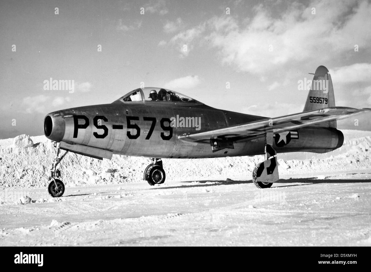 Il Republic F-84B Thunderjet era un caccia a reazione utilizzato dalla United States Air Force durante i primi anni della Guerra fredda. L'F-84B fu uno dei primi caccia a reazione in grado di trasportare bombe per attacchi al suolo. Foto Stock