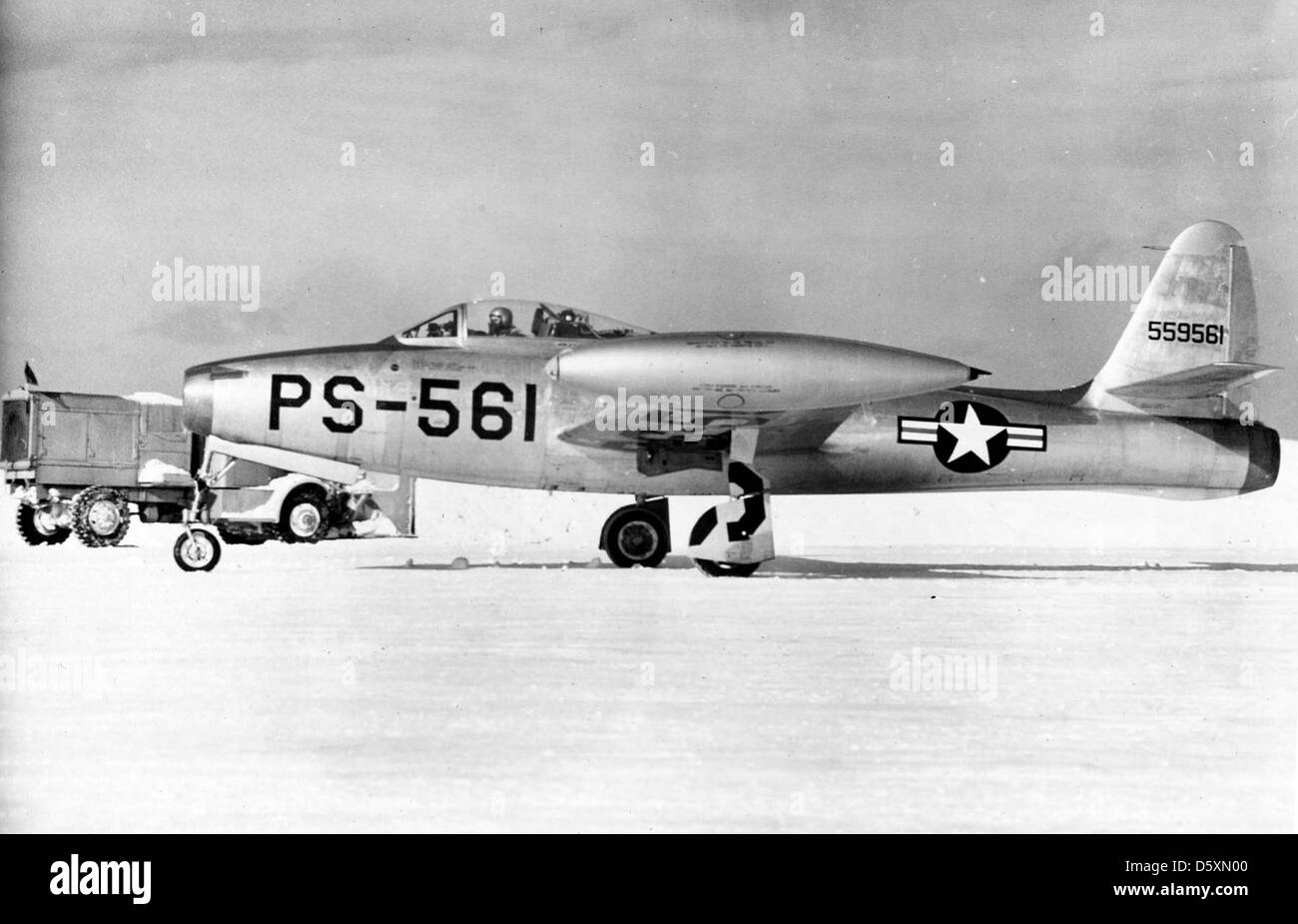 Il Republic F-84B-16-RE Thunderjet, un caccia a turbogetto, fu utilizzato dalla U.S. Air Force durante le prime fasi della Guerra fredda. È stato progettato per missioni di attacco al suolo e di superiorità aerea, con un design ad ala dritta. Foto Stock