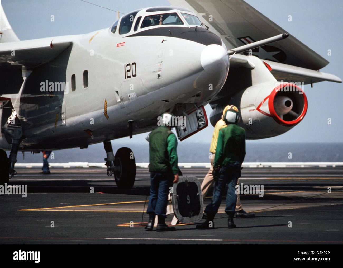 Il Douglas 'Skywarrior' era un bombardiere a reazione basato su portaerei utilizzato dalla Marina degli Stati Uniti. Fu utilizzato principalmente per bombardamenti strategici e missioni di ricognizione durante la Guerra fredda. Foto Stock