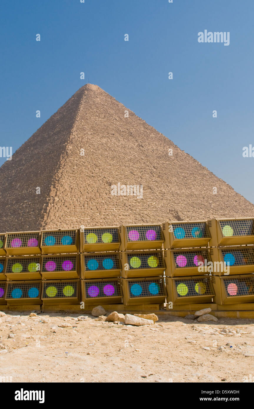 Piramide di Giza con spettacolo di luci Foto Stock