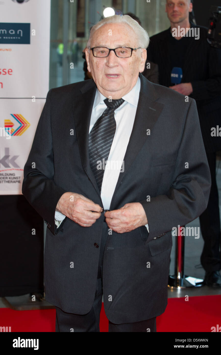 Il prof. Il dottor Egon Bahr al Premio Steiger 2011 a Jahrhunderthalle di Bochum. Bochum, Germania Foto Stock