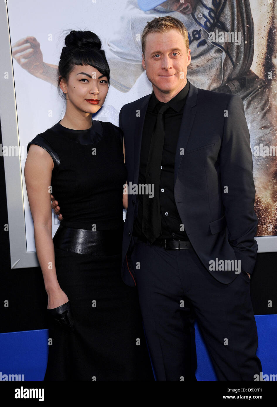 Hollywood, California, USA. Il 9 aprile 2013. Alan Tudyk arriva per la premiere del film "42" al teatro cinese. (Immagine di credito: credito: Lisa O'Connor/ZUMAPRESS.com/Alamy Live News) Foto Stock