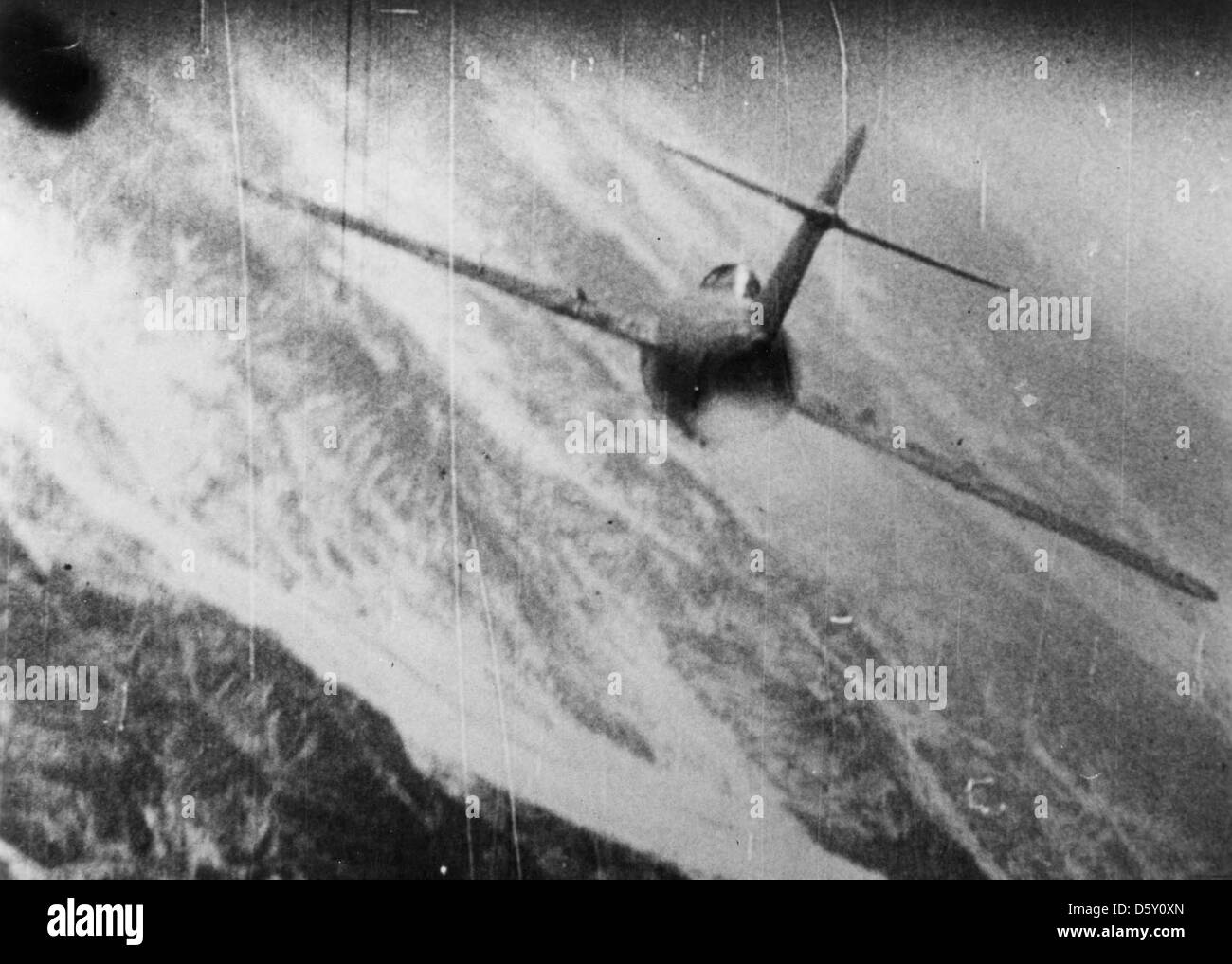 Guerra di Corea - Pistola di fotografie da una fotocamera di un Mikoyan-gurevich mig-15 'fagot' / 'idget' di essere attaccato da un usaf north american f-86 'sabre'. Foto Stock