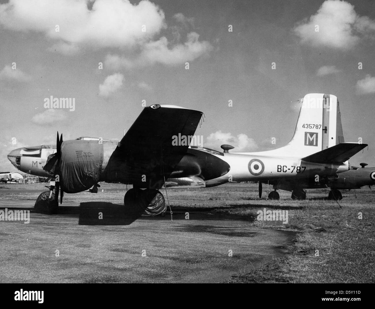 Douglas a-26c-50-dt 'Invader' dal 1950-1954, il USAF ha prestato il trasporto e l'attacco aereo alla forza aerea francese in Indocina. Il USAF ha inviato anche circa 200 aerei meccanica per aiutare a mantenere la loro. Questo aeromobile è in francese marcature. Foto Stock