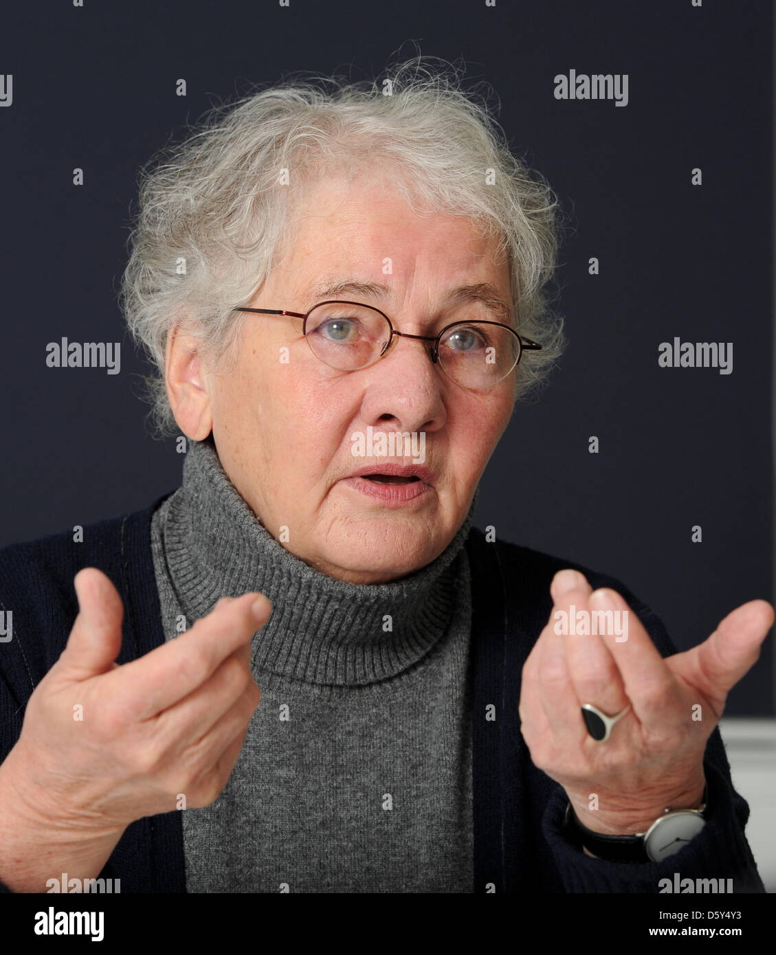 Christiane Nuesslein-Volhard, Premio Nobel per la medicina, è raffigurato a Tubinga, Germania, 10 ottobre 2012. Il direttore del Max-Planck-Institut (MPI) per biologia evolutiva wom il Premio Nobel nel 1995. Foto: Bernd Weissbrod Foto Stock