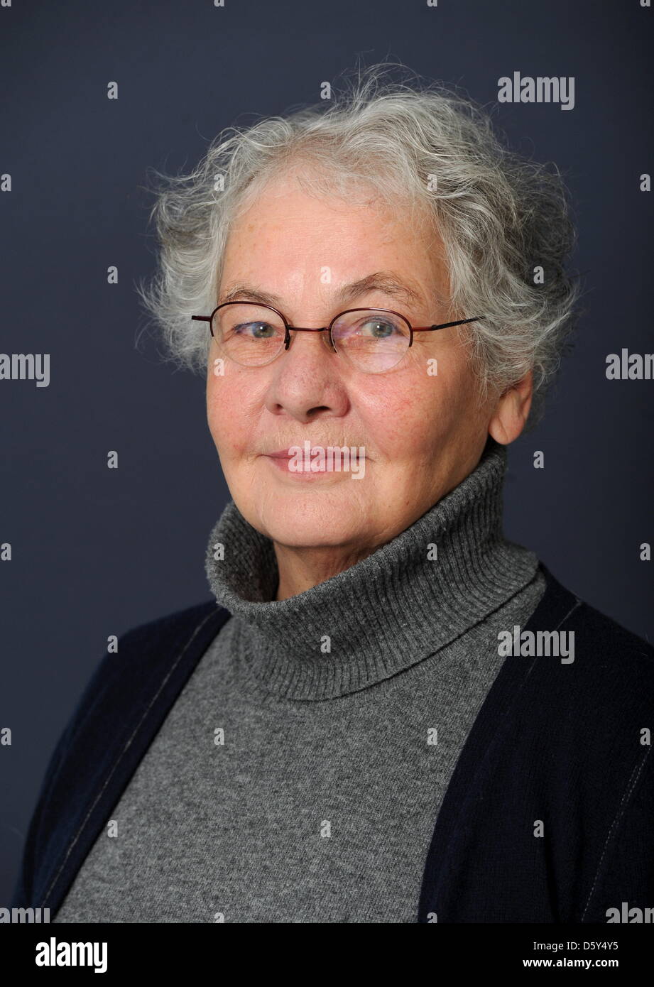 Christiane Nuesslein-Volhard, Premio Nobel per la medicina, è raffigurato a Tubinga, Germania, 10 ottobre 2012. Il direttore del Max-Planck-Institut (MPI) per biologia evolutiva wom il Premio Nobel nel 1995. Foto: Bernd Weissbrod Foto Stock