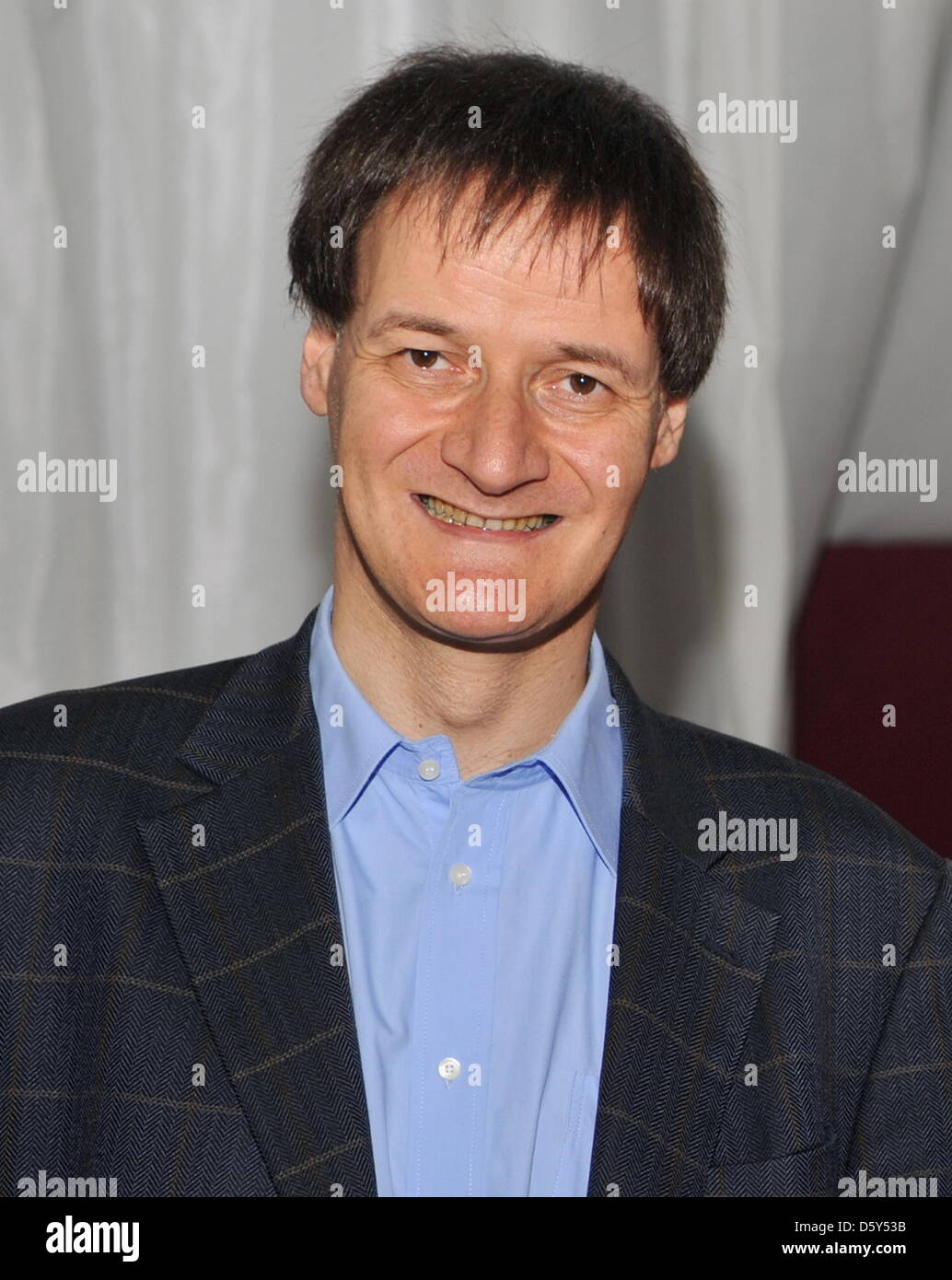 Genius matematico Gert Mittring sorge pone per la fotocamera dopo aver infranto il record del mondo in matematica mentale di Rust, Germania, 12 ottobre 2012. Mittring è riuscito a calcolare la 20 a cinque cifre numeri primi di una cifra 100 somma entro cinque minuti e 30 secondi. Foto: Achim Keller Foto Stock