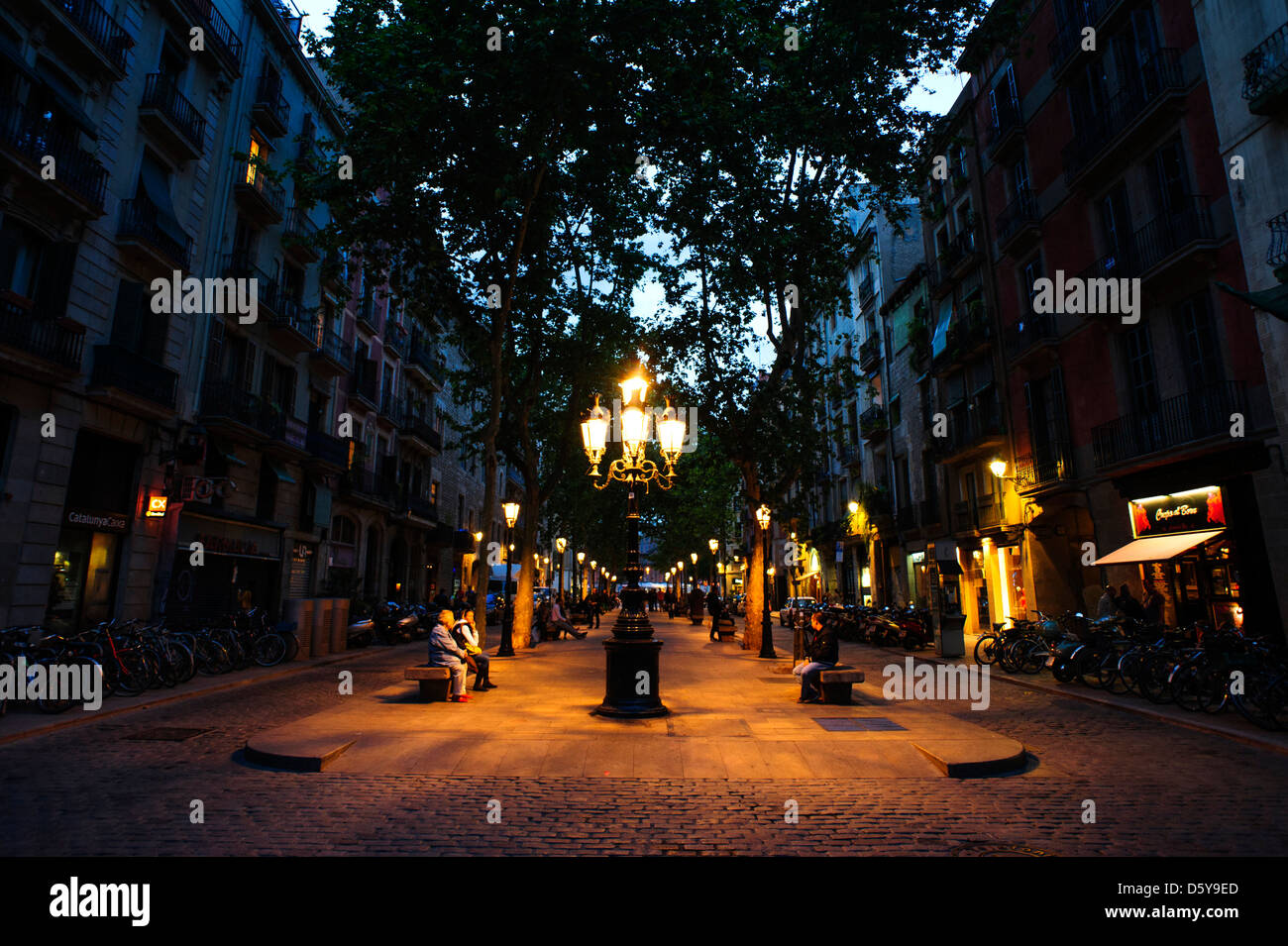Vista della zona di 'EL' nato nelle ore notturne, Barcelona, Spagna. Foto Stock