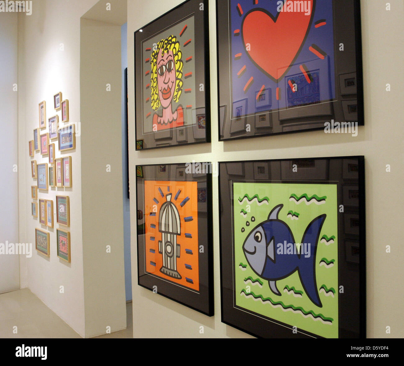 Vista interna della mostra "James Rizzi l' indimenticabile presso la galleria d'arte Richter a Berlino, Germania, 29 marzo 2012. La completa retrospettiva del pop-art artista scomparso nel dicembre 2011 corre fino al 02 giugno 2012. Foto: XAMAX Foto Stock