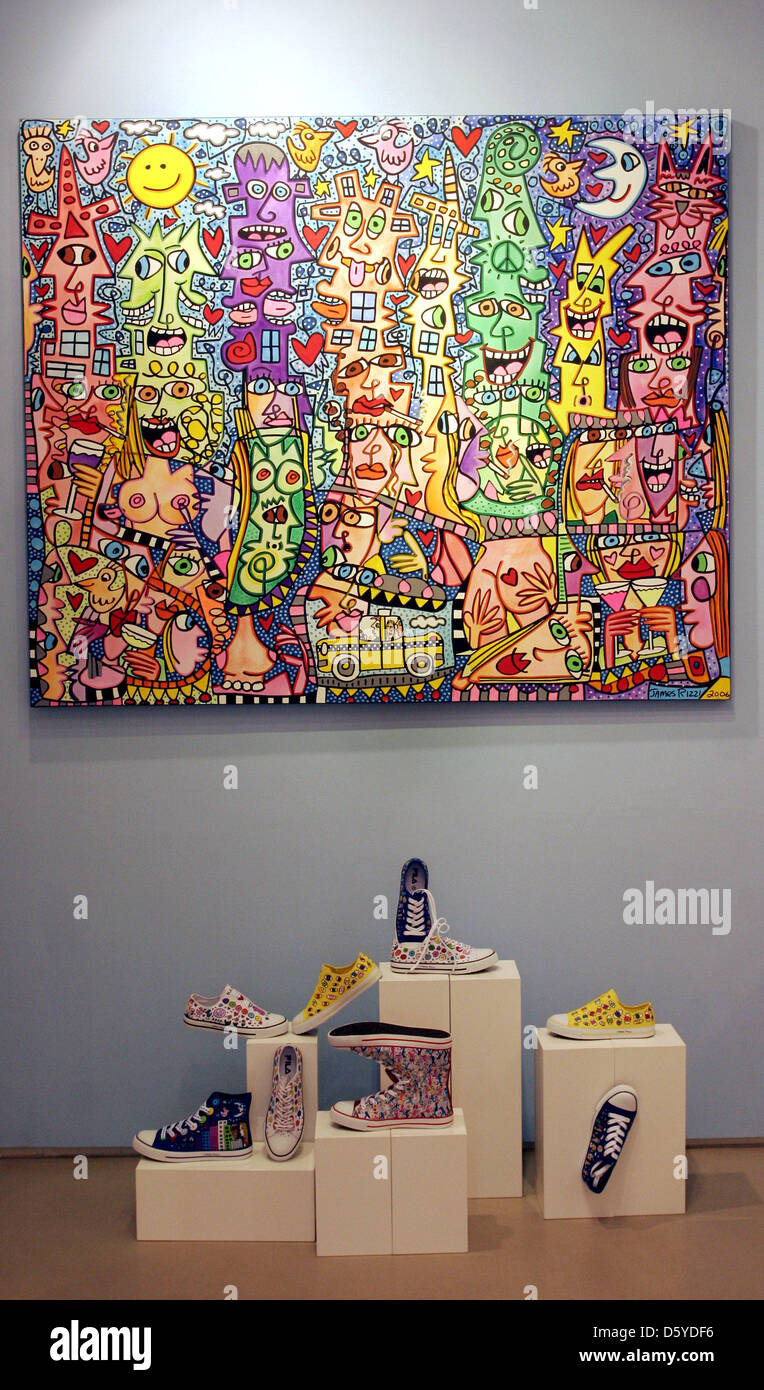 Vista interna della mostra "James Rizzi l' indimenticabile presso la galleria d'arte Richter a Berlino, Germania, 29 marzo 2012. La completa retrospettiva del pop-art artista scomparso nel dicembre 2011 corre fino al 02 giugno 2012. Foto: XAMAX Foto Stock