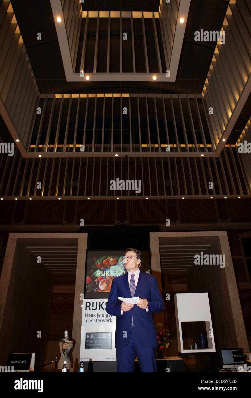 Il principe Constantijn dei Paesi Bassi offre un discorso all'apertura di un archivio digitale del Rijksmuseum di Amsterdam, Paesi Bassi, 30 ottobre 2012. Il Rijksmuseum ha lanched "Studio di Rijks', digitale on-line archivio con 125.000 oggetti della collezione. Foto: RPE-Albert Nieboer / Paesi Bassi fuori Foto Stock
