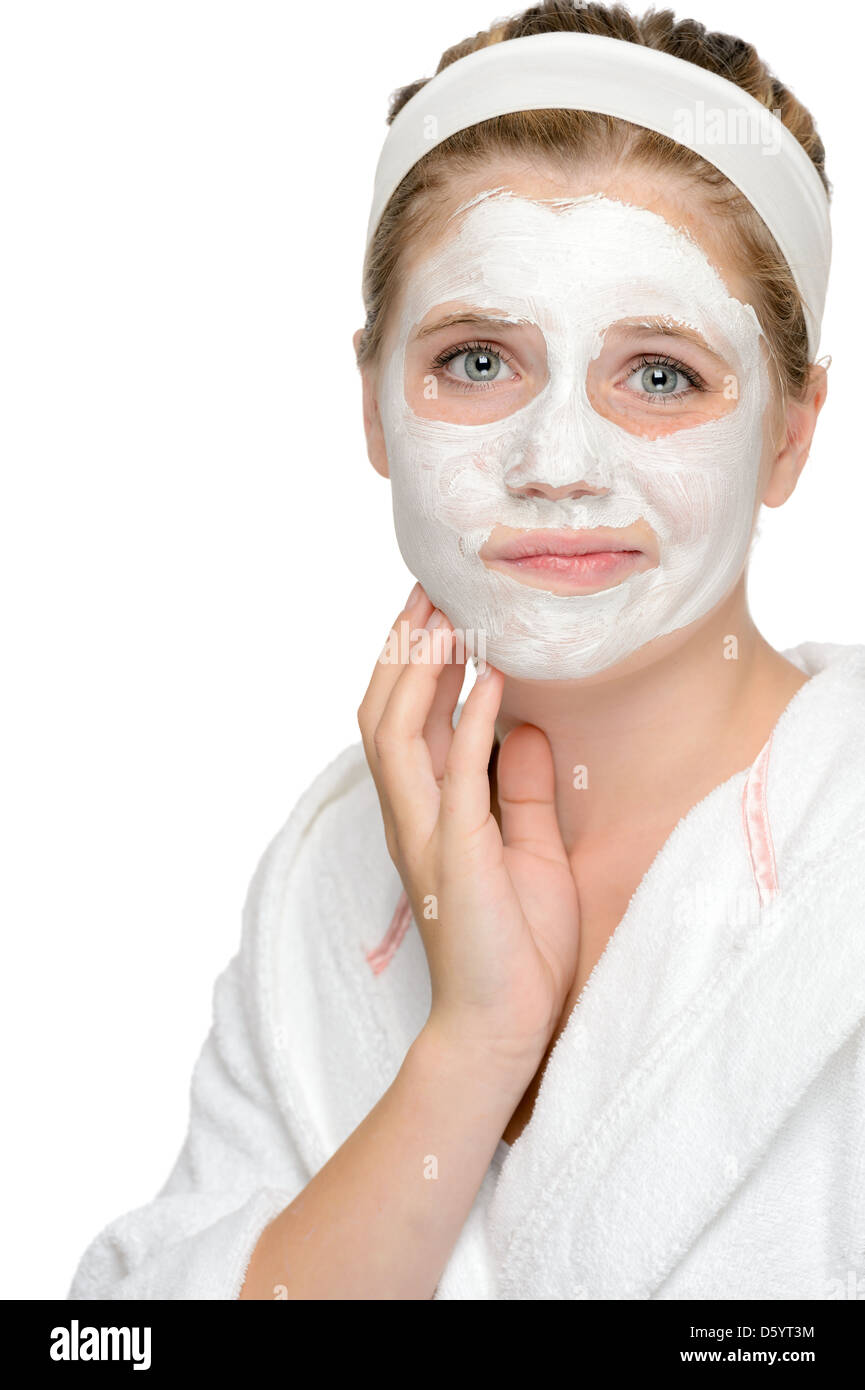 Ansioso ragazza adolescente di applicare la maschera per il viso trattamento di pulizia cosmetici Foto Stock