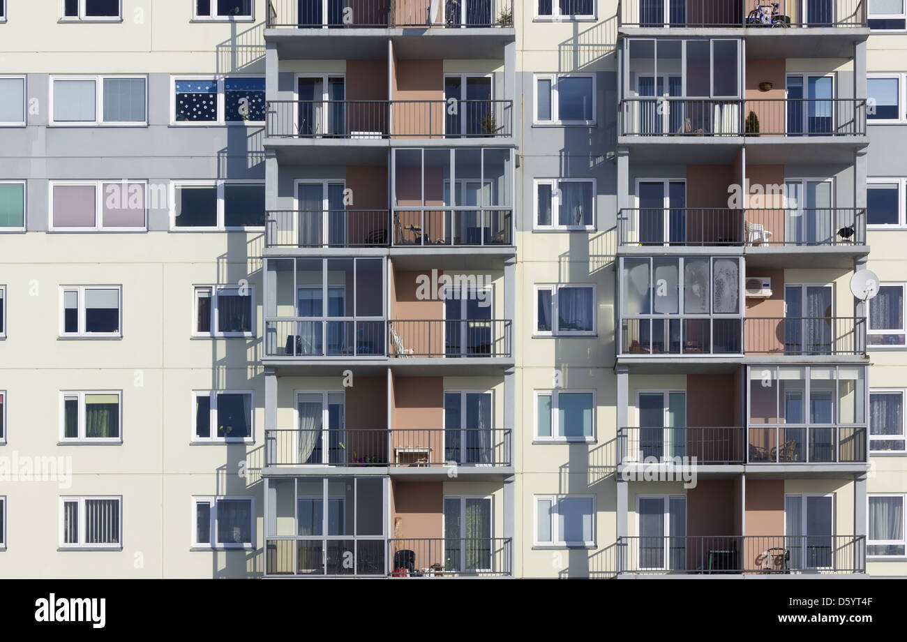 Finestre di un appartamento di più ambienti house Foto Stock