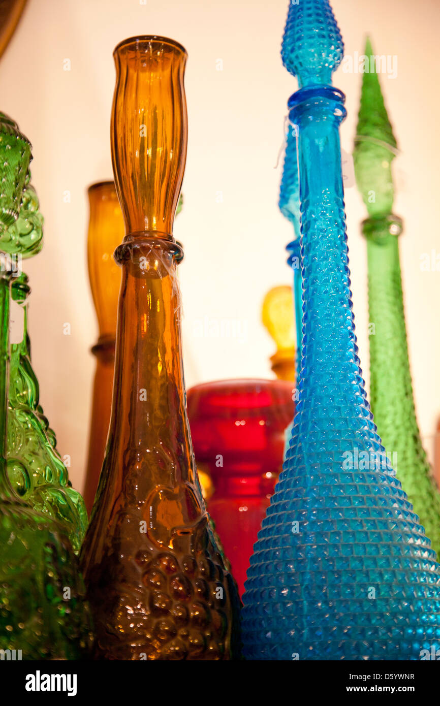 Ampolle di vetro colorate fotografia stock. Immagine di ammoniaca - 4216082