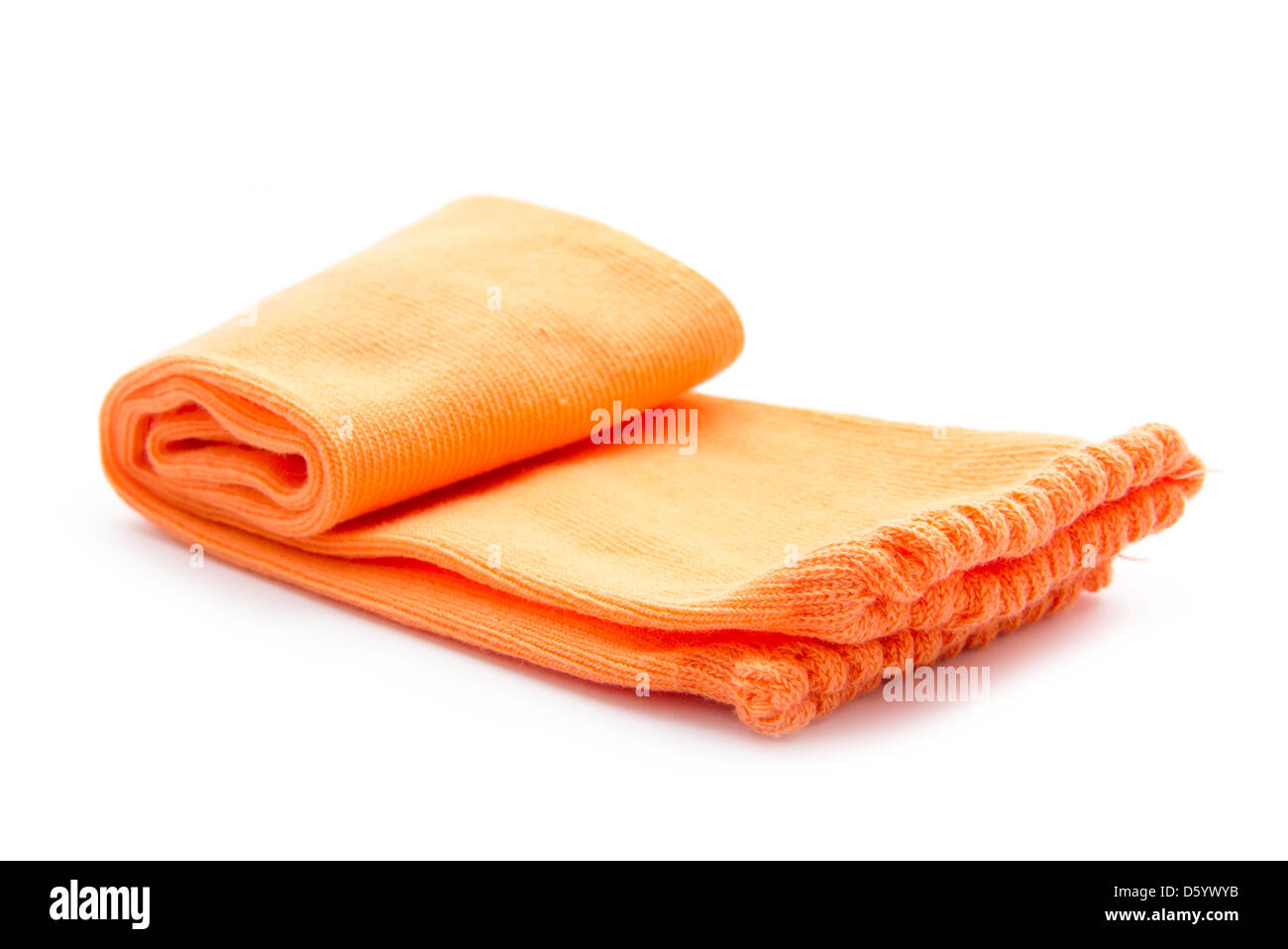Coppia di calze arancione isolati su sfondo bianco Foto Stock