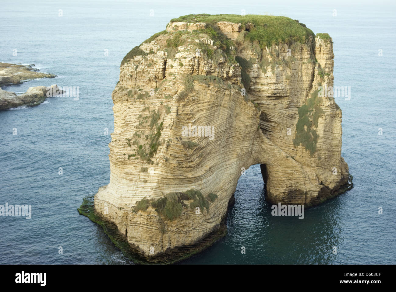 Lone rocciosa isola disabitata Foto Stock