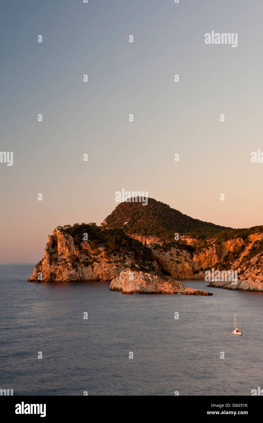 Punta de Sa Galera cape vicino a Sant Antoni de Portmany, Ibiza, Illes Balears, Spagna Foto Stock