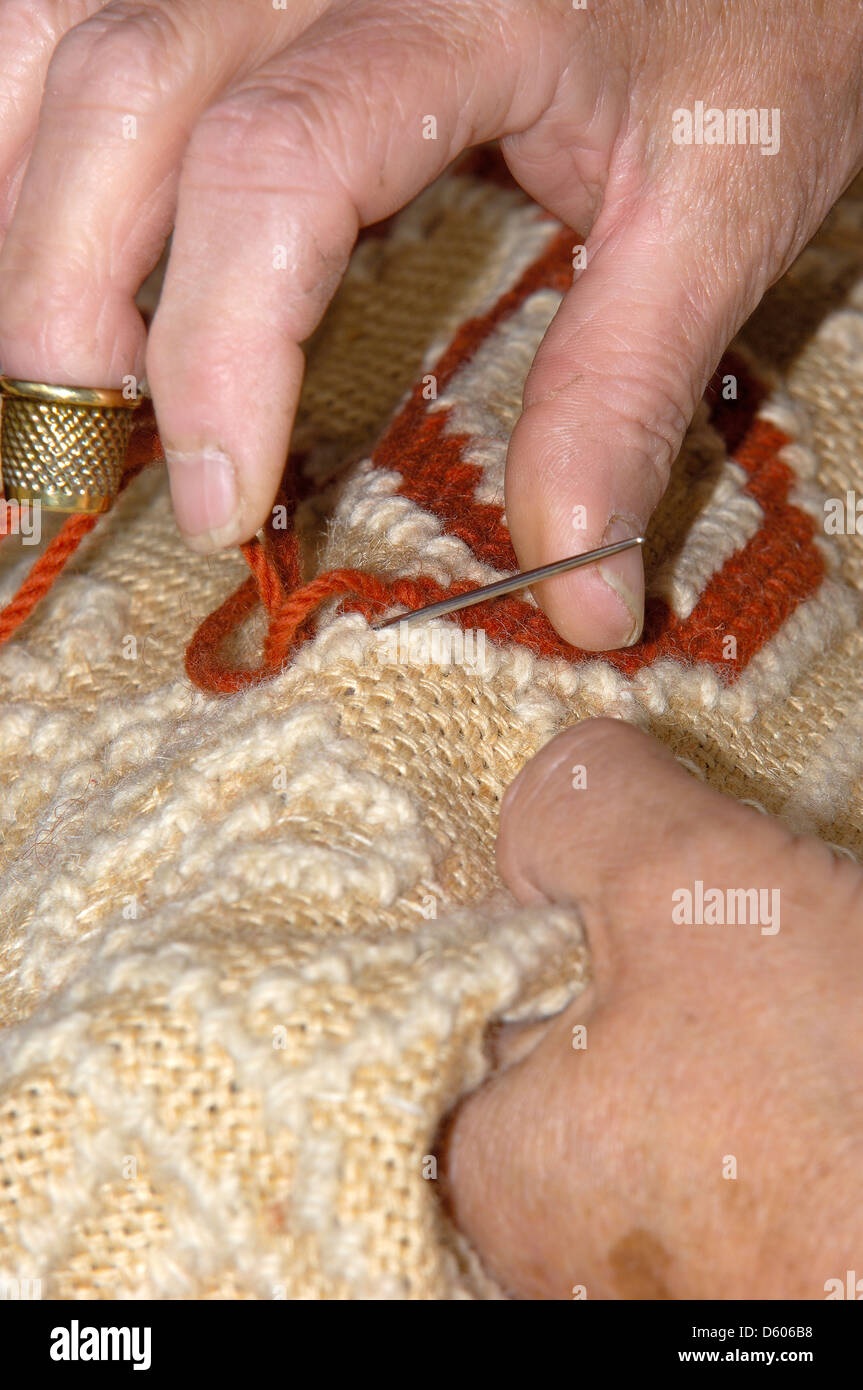 Arraiolos, Officina del portoghese di cucito tappeti, Fiesta O Tapete esta na Rua, Alentejo, Portogallo Foto Stock