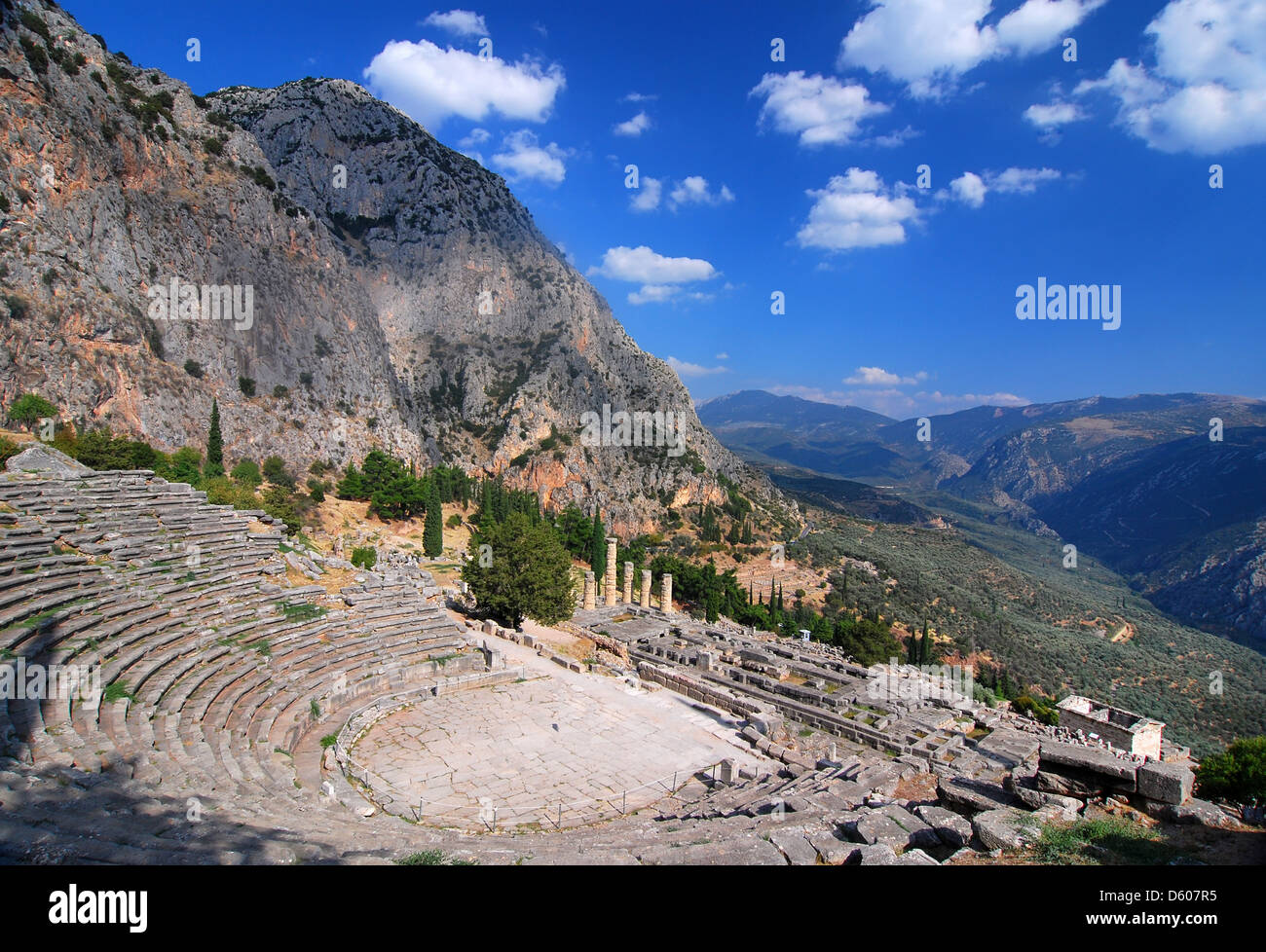 Delphi antiche rovine, il Parnaso montagne, Grecia Foto Stock