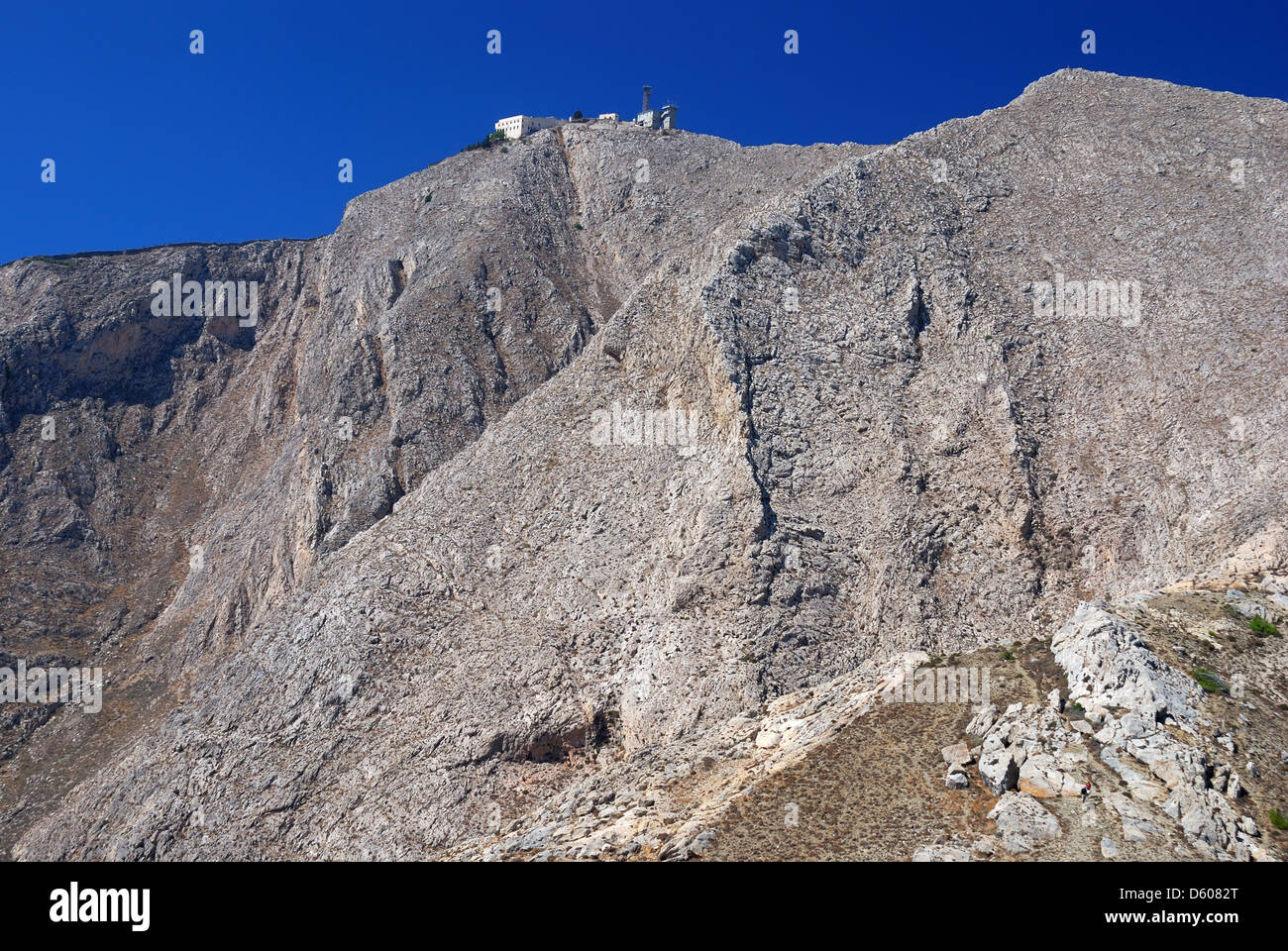 Profitis Elias è la montagna più alta sul isola di Santorini, Grecia. Antica Thira, su questa montagna. Foto Stock