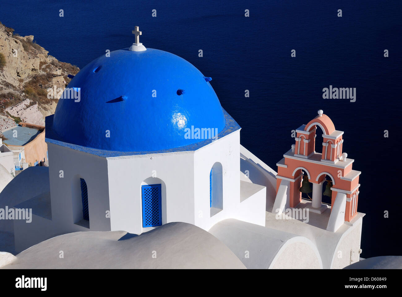 Chiesa tradizionale nel villaggio di Oia - Santorini Island, Grecia. Foto Stock