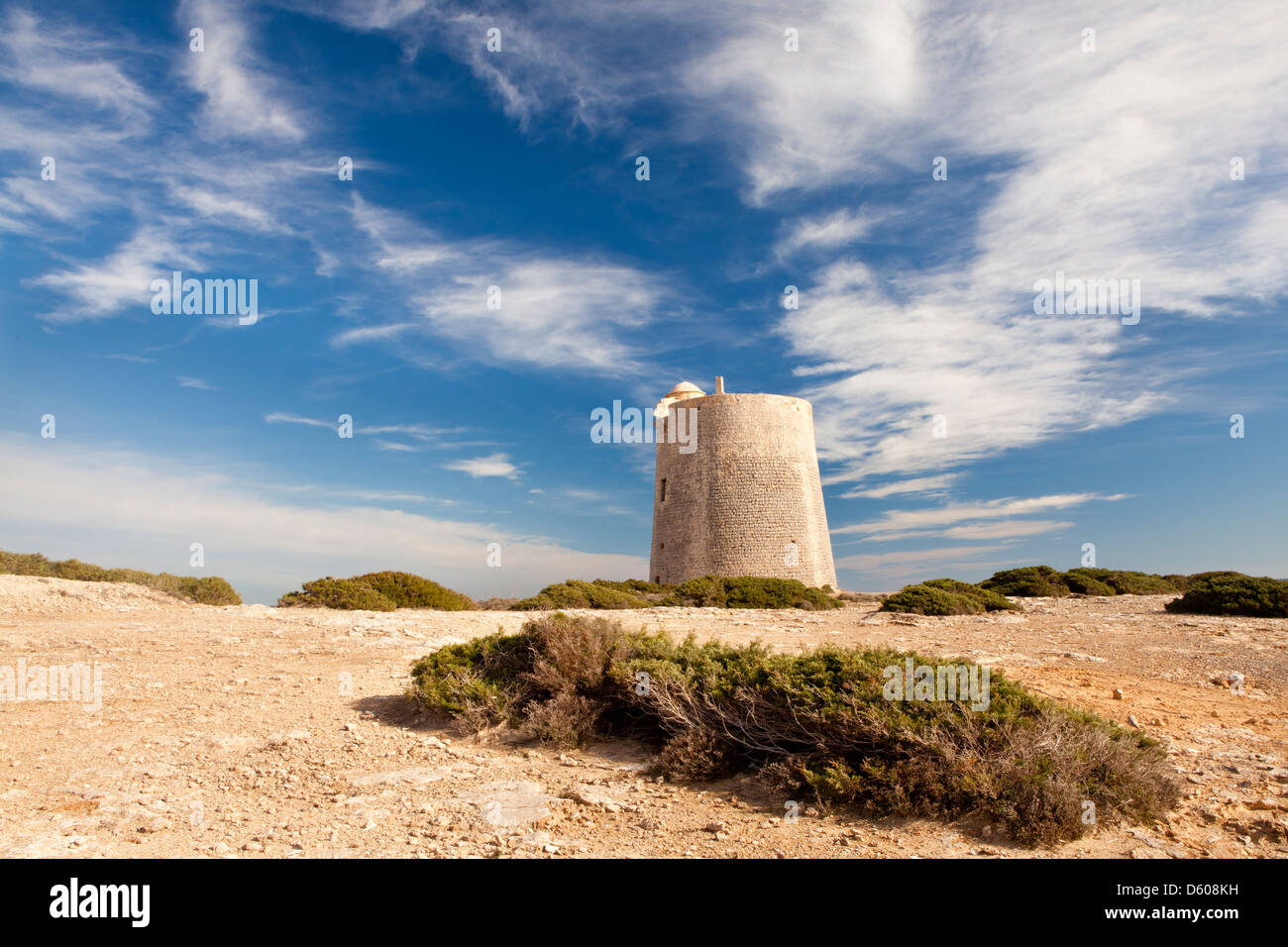 Torre di avvistamento di Ses Portes nel Parco Naturale di Ses Salines a Sant Francesc de S'Estany, Ibiza, Illes Balears, Spagna Foto Stock