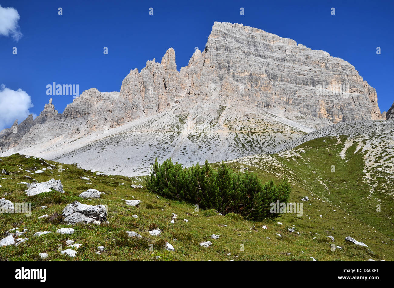 Paesaggio di montagna nelle Dolomiti, Italia settentrionale, cresta delle Alpi in Europa Foto Stock