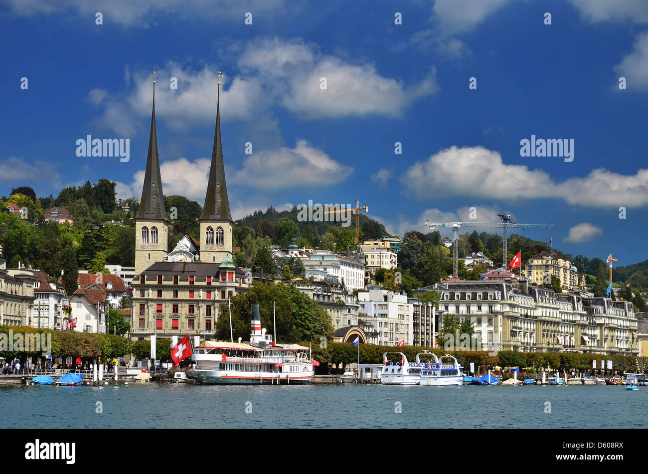 Svizzera centrale più grande città, Lucerna (lucerna in francese) si trova sulla sponda occidentale del lo stesso nome del lago. Foto Stock