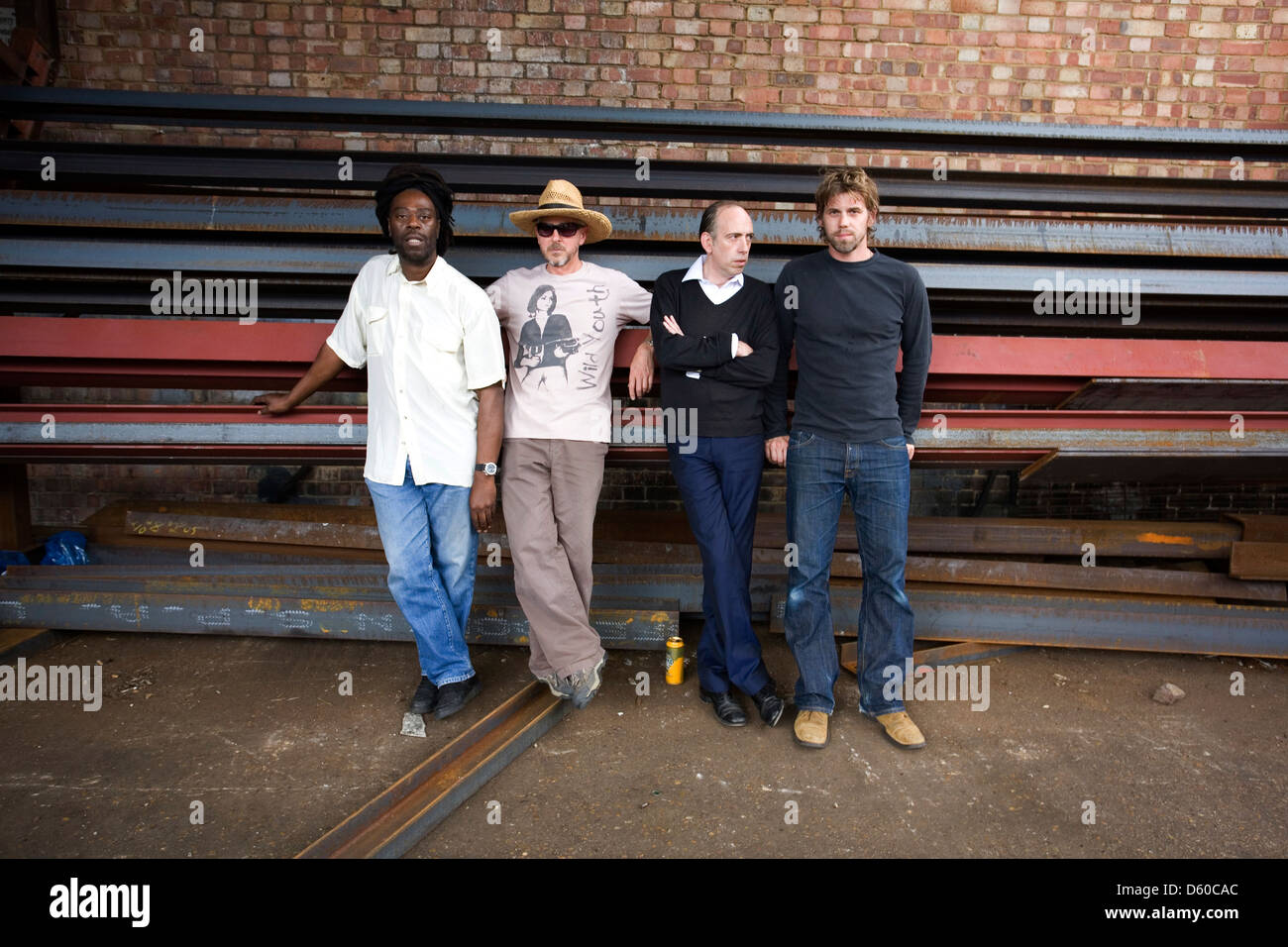 La band inglese di carbonio nel silicio le loro prove di studio North Acton, Londra, Inghilterra, Regno Unito. Foto Stock