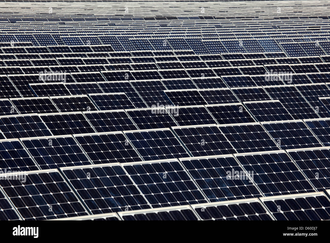 Fotovoltaico pannelli a energia solare stazione Foto Stock