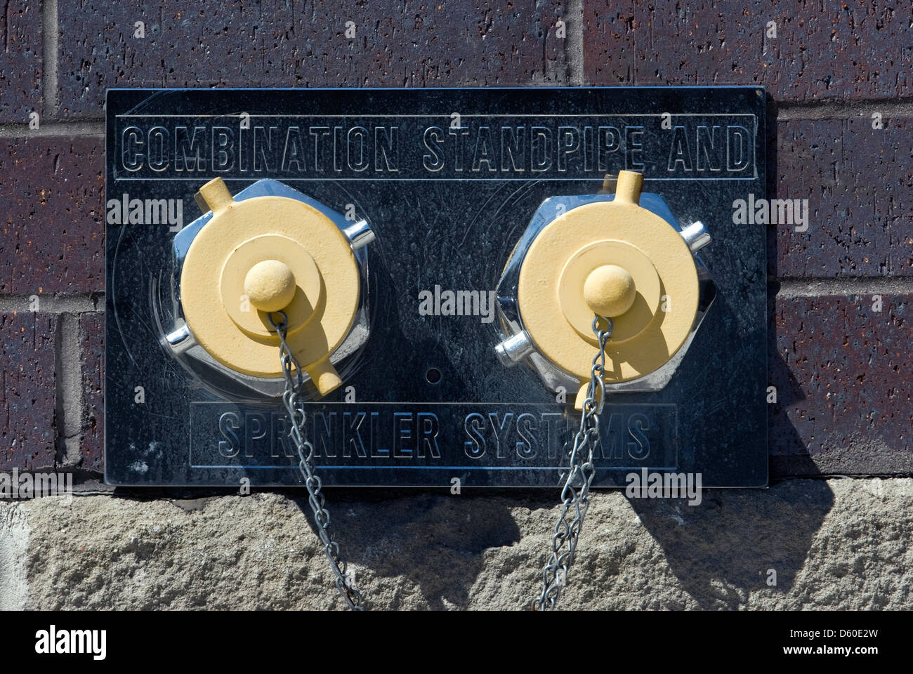 Collegamento acqua per il dipartimento dei vigili del fuoco, combinazione tubo montante e impianti sprinkler, USA, PublicGround Foto Stock Collegamento acqua per il dipartimento dei vigili del fuoco, combinazione tubo montante e impianti sprinkler, USA, PublicGround Foto Stock