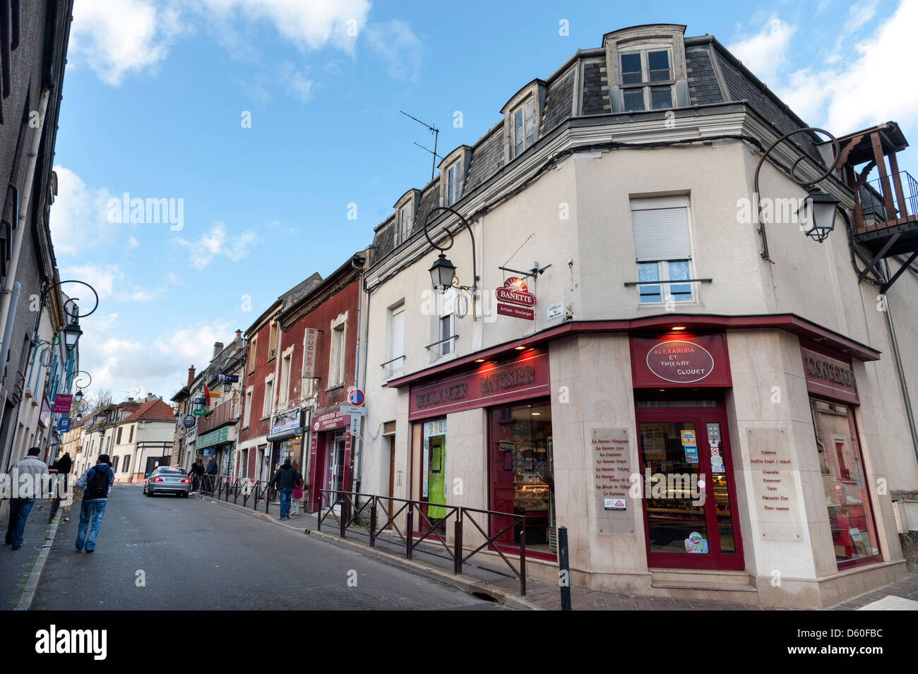 Negozi nel sobborgo parigino di Villiers-le-Bel Foto Stock