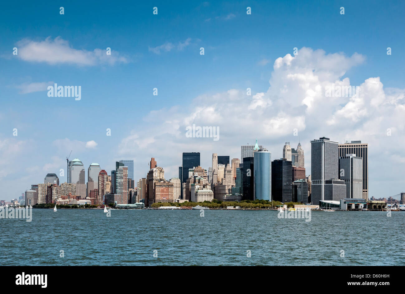 Downtown Skyline di Manhattan senza l'ex World Trade Center attraverso il fiume Hudson, New York City Foto Stock