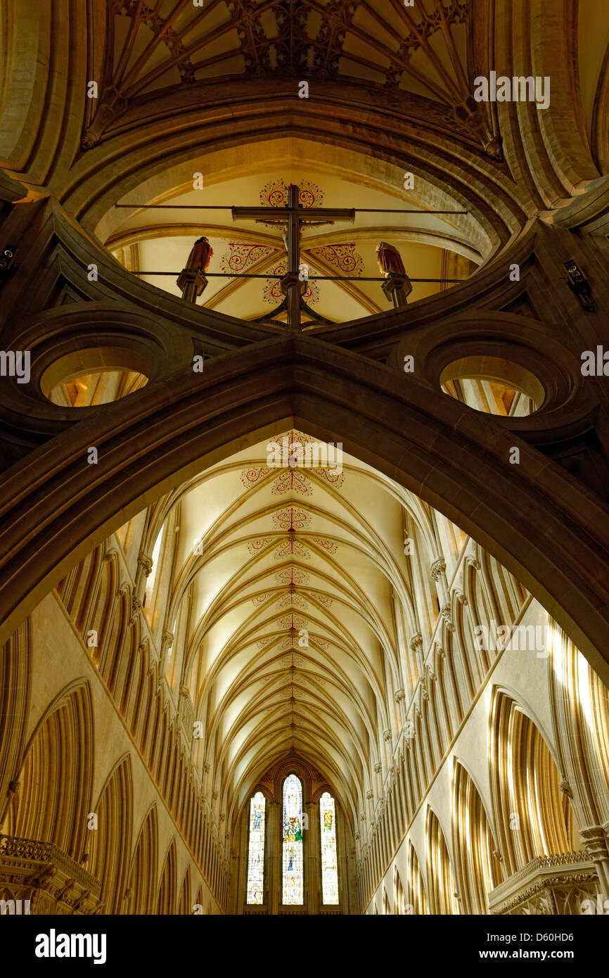 La navata centrale e arco a forbice, Cattedrale di Wells Somerset, Inghilterra Foto Stock