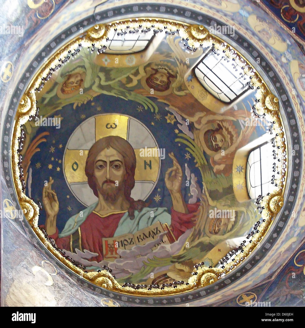 Cristo dipinta sulla parte interna della cupola della chiesa del sangue versato, a San Pietroburgo Foto Stock