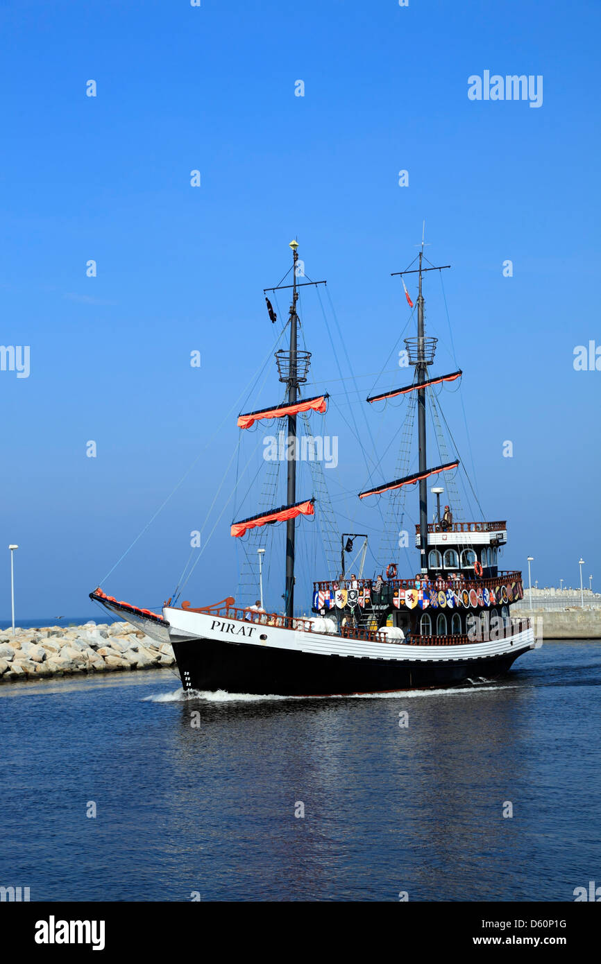 Kolobrzeg (Kolberg), crociera con la nave dei pirati, mar Baltico Pomerania, Polonia Foto Stock