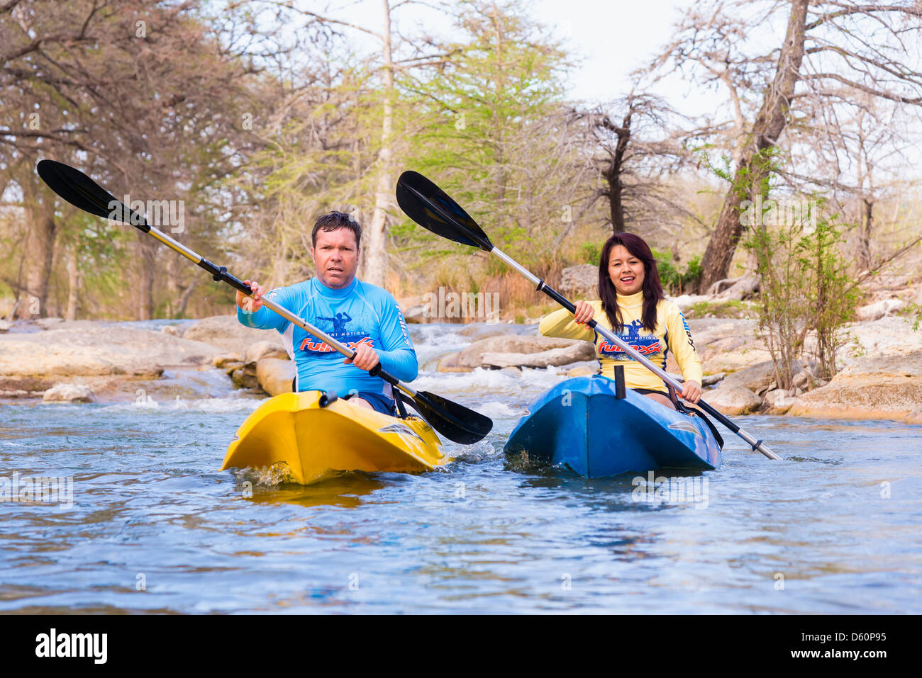 Due persone in kayak il Frio River Foto Stock