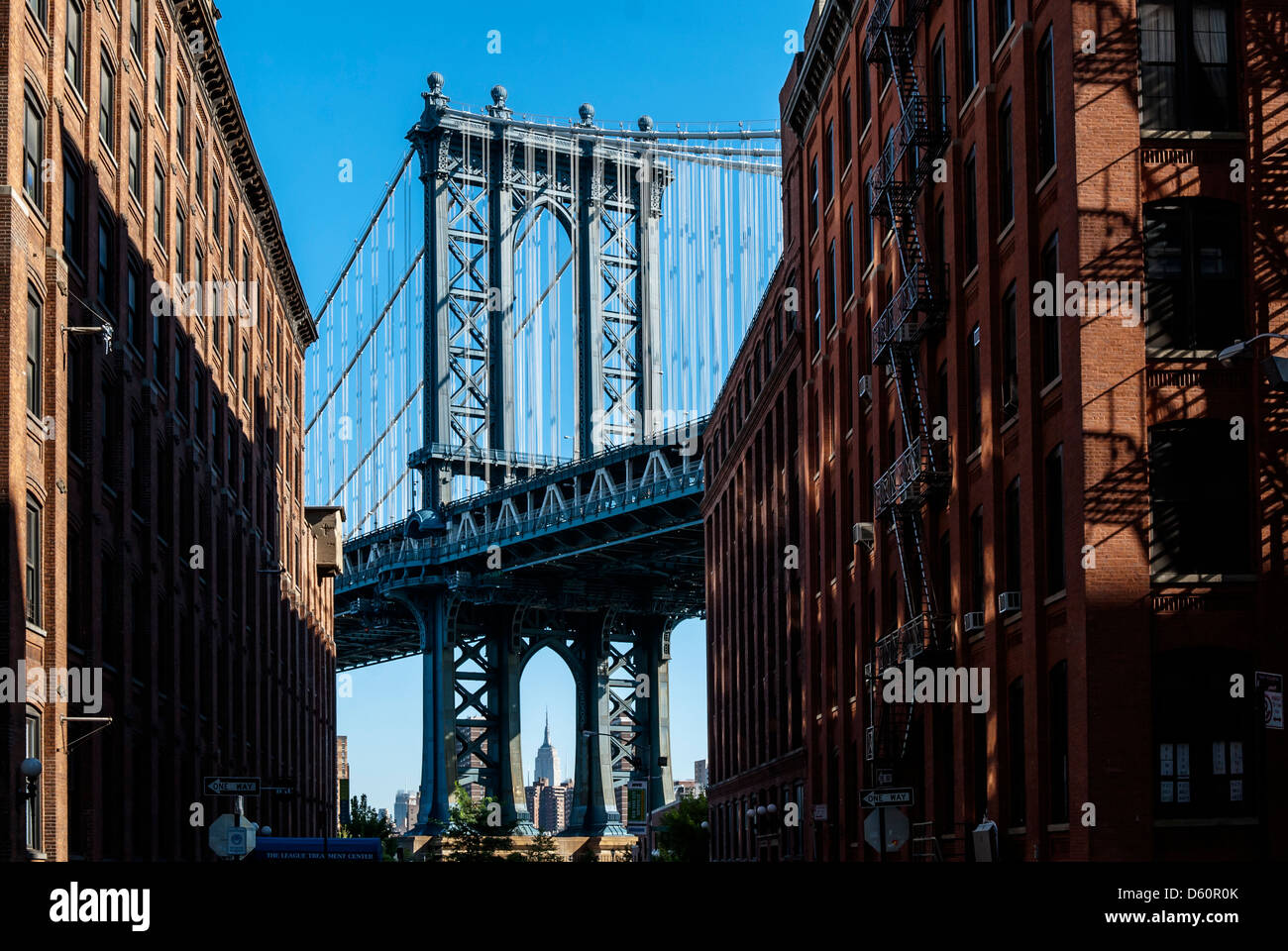 Manhattan Bridge, vista da Brooklyn Heights, New York, Stati Uniti d'America - immagine presa dal suolo pubblico Foto Stock