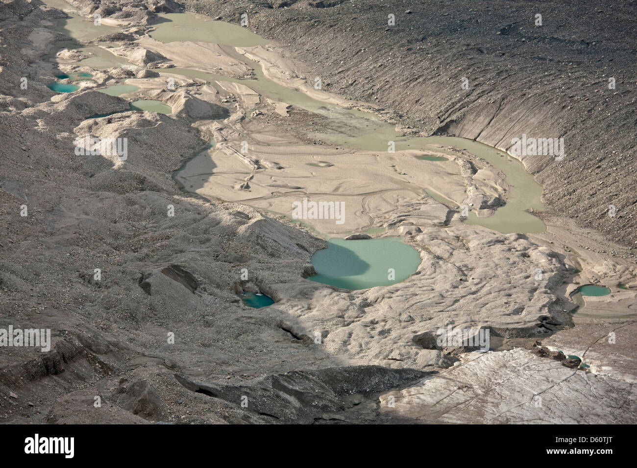 Il ghiacciaio Pasterze vicino Grossglockner con laghi formata dalla fusione del ghiaccio morto laghi. Austria. Foto Stock