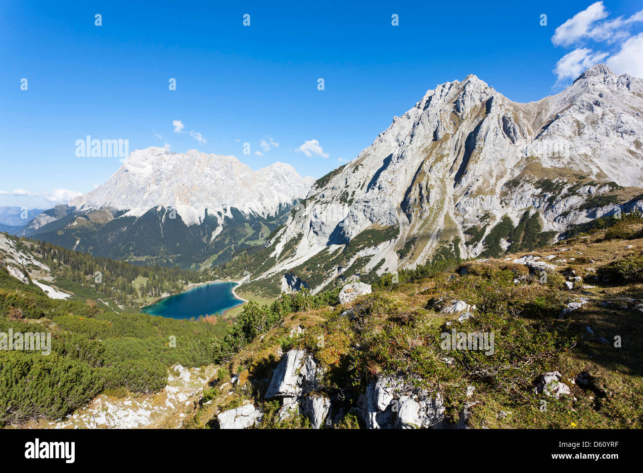 Lermoos, Austria. Montagna Lago Seeben (Seebensee) nel Mieminger montagne durante la caduta. Foto Stock